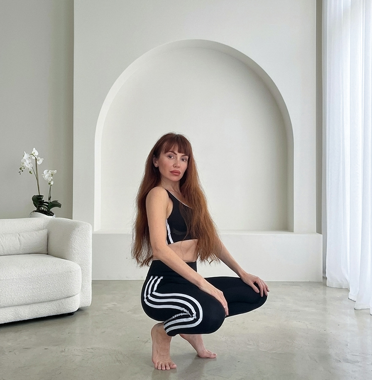 Katty holding a movement pose in a bright studio